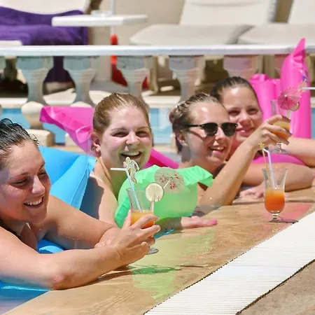 Magi アパートホテル